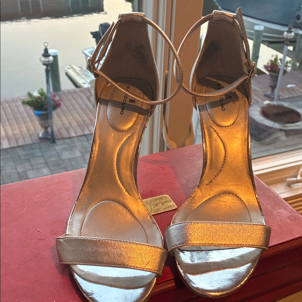 Bandolino Metallic Silver Strappy Ankle Buckle 3”Heels Sexy Pin Up 9.5